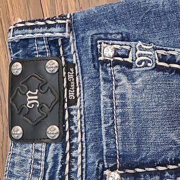ADORABLE Miss Me Boyfriend Shorts! Cute Stitching Details ♥♥ Size 25 - Picture 8 of 8